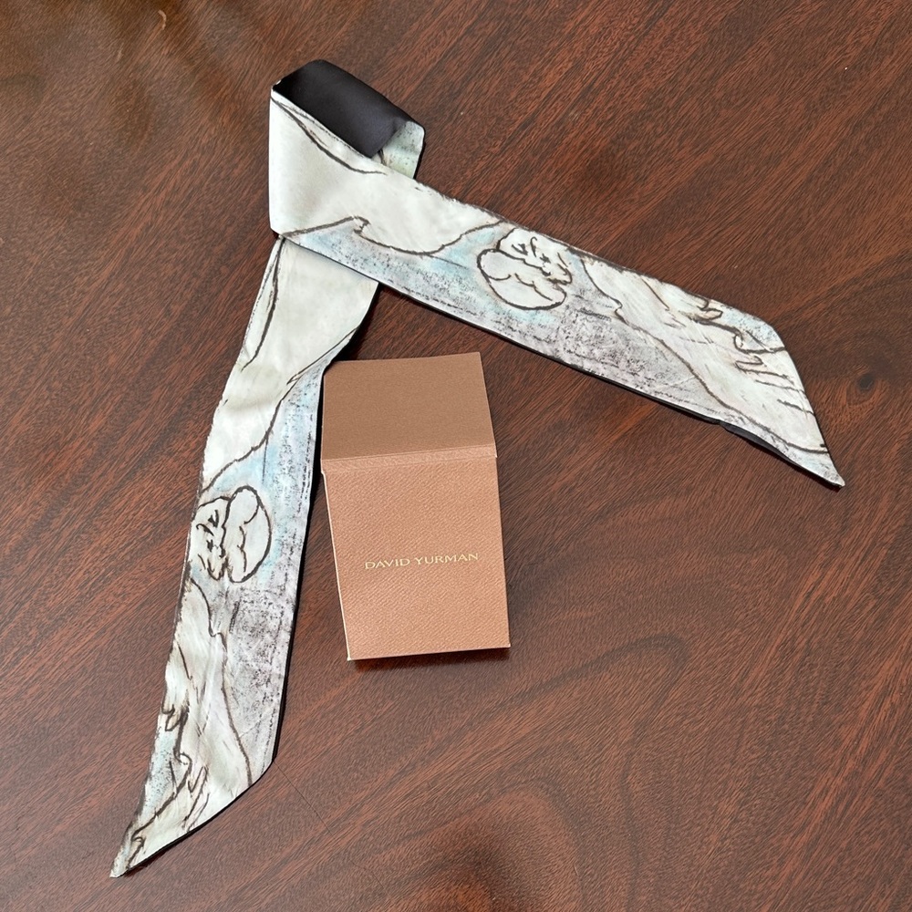 David Yurman Black and Cream Scarf